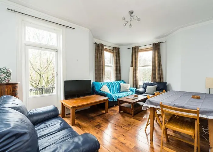 A Lovely, Bright And Airy, 3-Bedroom Family Home