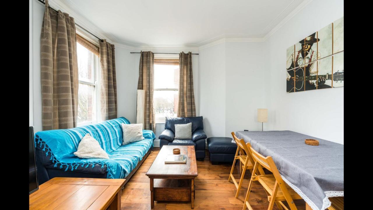 A Lovely, Bright And Airy, 3-bedroom Family *