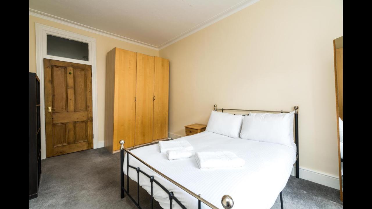 A Lovely, Bright And Airy, 3-bedroom Family Appartement