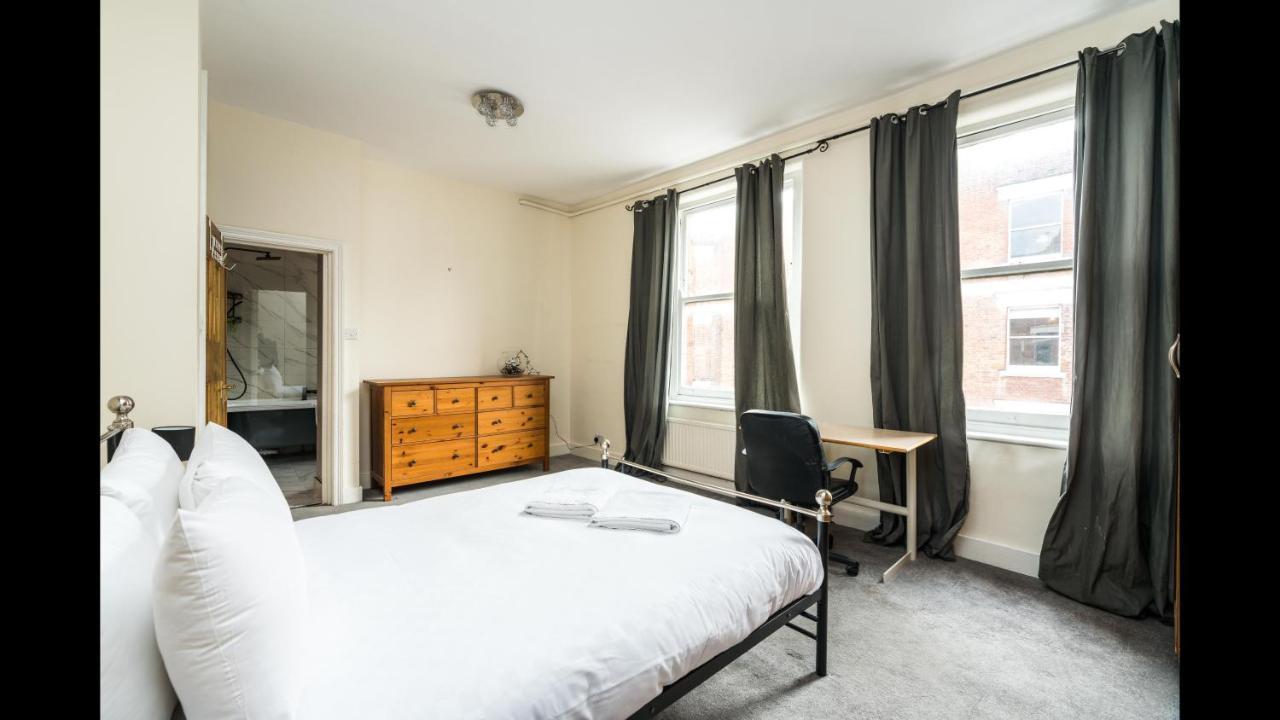 A Lovely, Bright And Airy, 3-bedroom Family Appartement *
