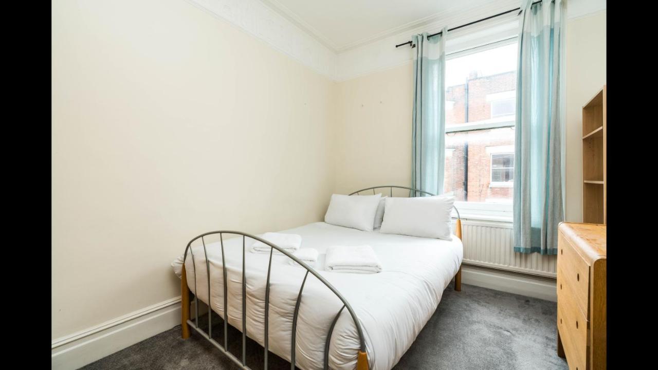 A Lovely, Bright And Airy, 3-bedroom Family Appartement